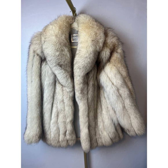Saga Furs Luxurious Fox Fur Coat Sz. L